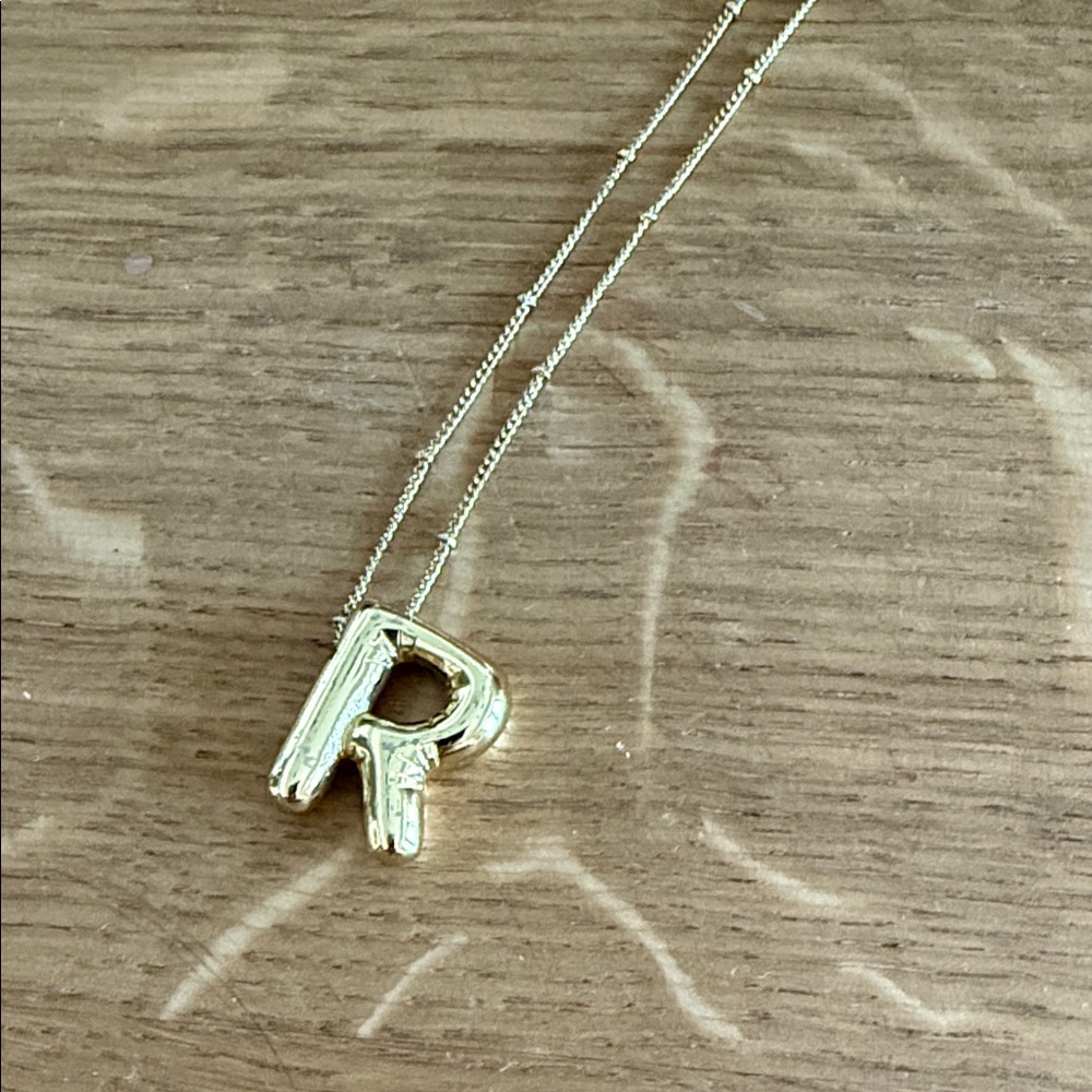 Amazon Gold 'R' Initial Necklace - Picture 2 of 4